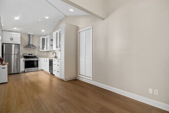 1622 Swallowtail Rd in Encinitas, CA - Foto de edificio - Building Photo