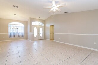 1651 Canoe Dr in Lutz, FL - Building Photo - Building Photo