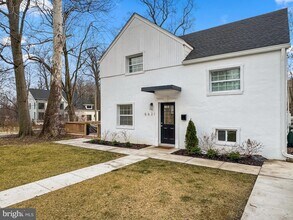 6621 Hallwood Ave in Falls Church, VA - Building Photo - Building Photo