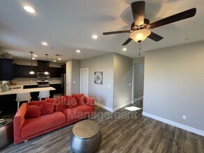 2874 Pin Oak Ln in Chico, CA - Building Photo - Building Photo