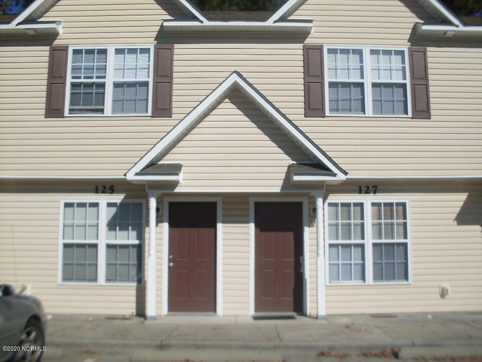 125 Cornerstone Pl in Jacksonville, NC - Building Photo