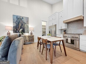10866 Serenbe Ln in Palmetto, GA - Foto de edificio - Building Photo