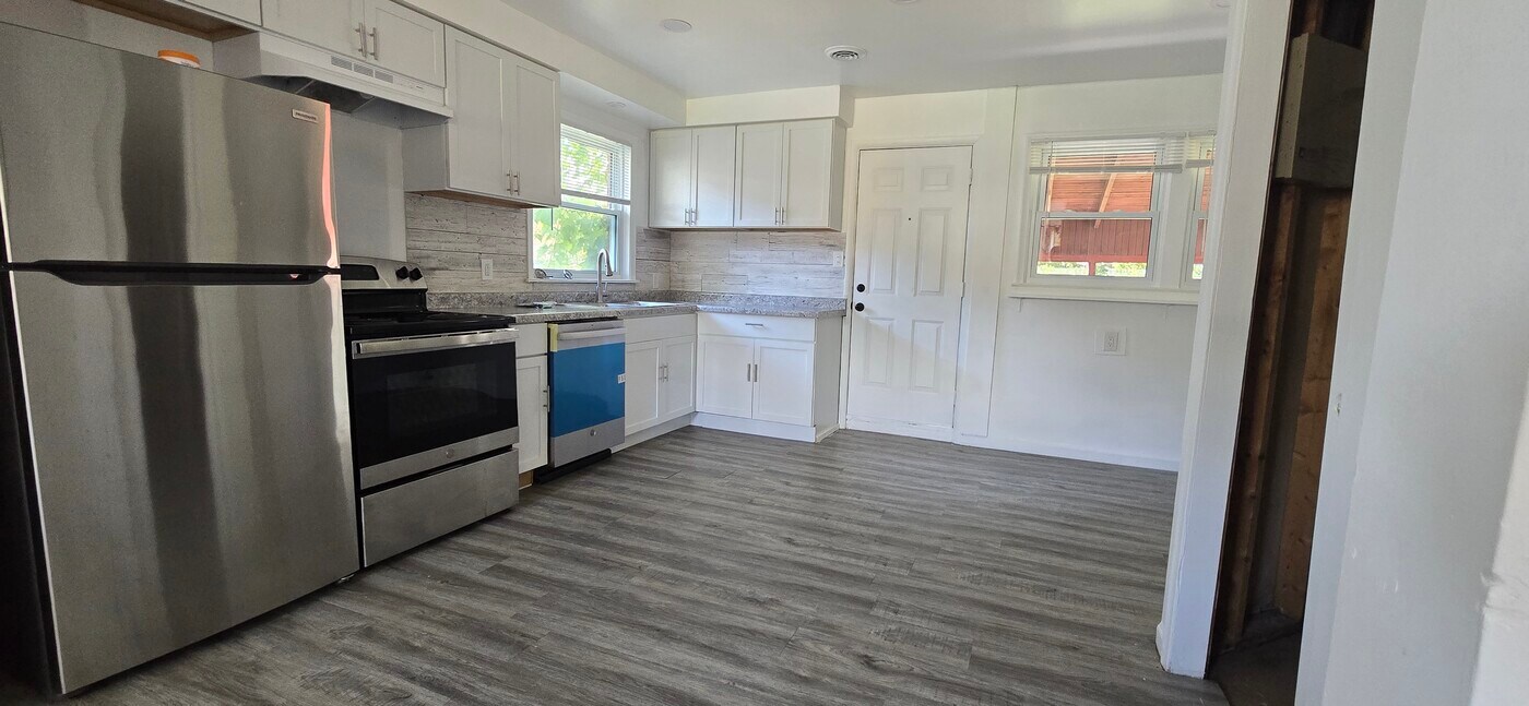 3202 Cherokee Ave in Flint, MI - Building Photo