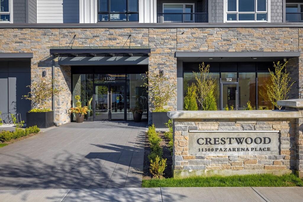 Crestwood in Maple Ridge, BC - Building Photo