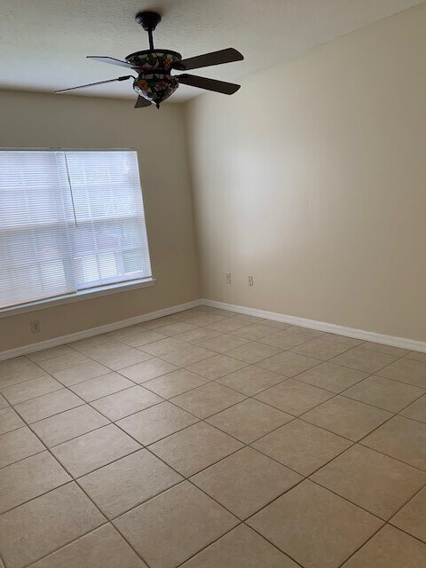 738 Crest Pines Dr, Unit 725 in Orlando, FL - Building Photo - Building Photo