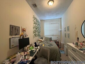 81 Essex St, Unit 22 in Boston, MA - Foto de edificio - Building Photo