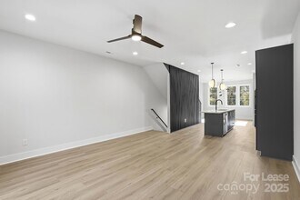 1310 Carolyn Dr in Charlotte, NC - Foto de edificio - Building Photo