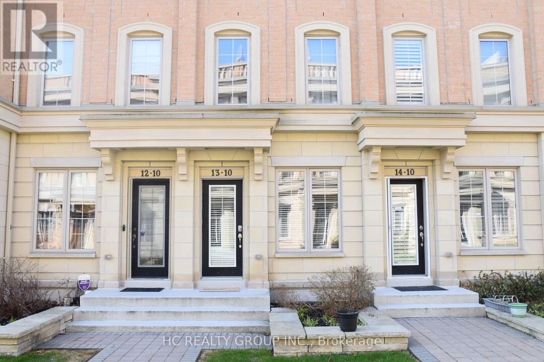 10-10 Hargrave Ln in Toronto, ON - Building Photo