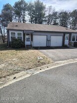 10A Juniper Ln in Manchester Township, NJ - Building Photo