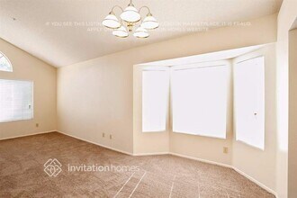 18274 Montgomery Ave in Fontana, CA - Foto de edificio - Building Photo