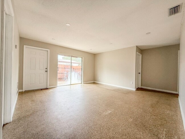 3487 Hi St in Lake Worth Beach, FL - Foto de edificio - Building Photo