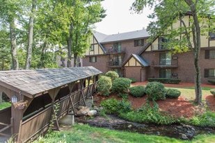 Royal Crest Nashua in Nashua, NH - Building Photo