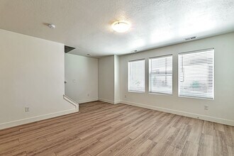 145 E Verdon Ct in Sandy, UT - Building Photo - Building Photo