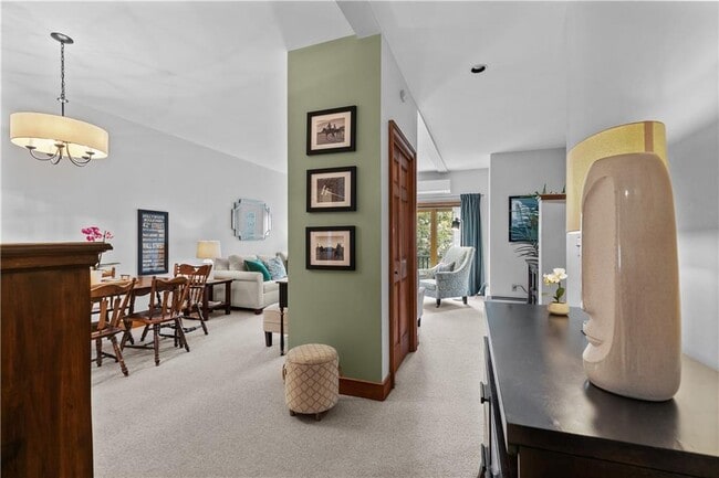 158 Narragansett Ave in Newport, RI - Building Photo - Building Photo