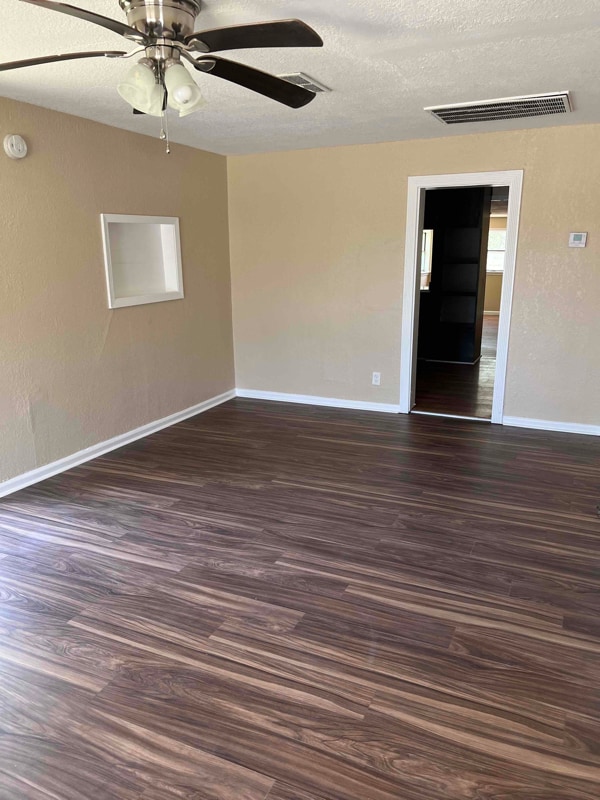 property at 800 E Ave H