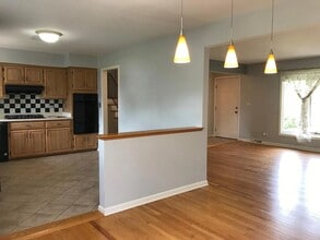 7105 Summit Rd in Darien, IL - Building Photo - Building Photo