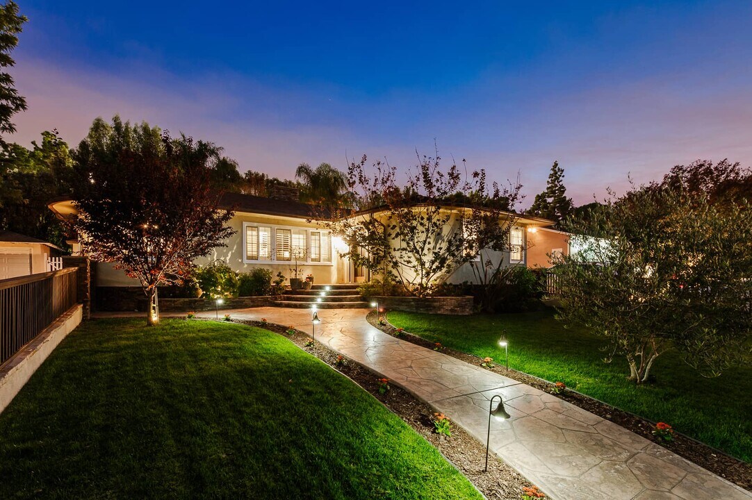 12826 Halkirk St in Studio City, CA - Building Photo