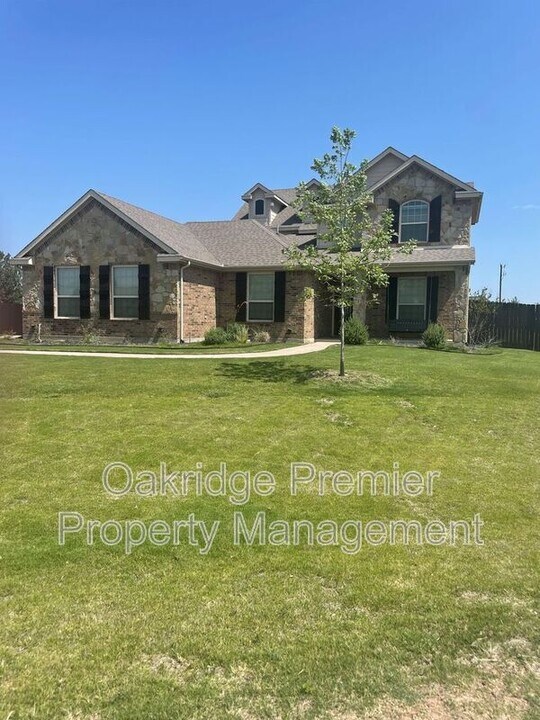 811 Blue Quail Dr in Hudson Oaks, TX - Building Photo