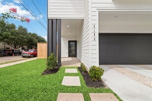 2107 Holman St in Houston, TX - Building Photo