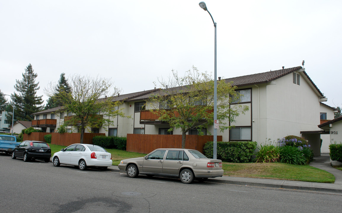 951 Copeland Creek Dr in Rohnert Park, CA - Building Photo