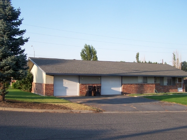 123 N 66th Ave in Yakima, WA - Foto de edificio - Building Photo