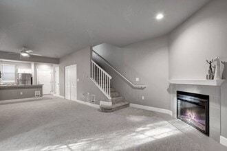 Aspen Creek in Kirkland, WA - Building Photo - Building Photo