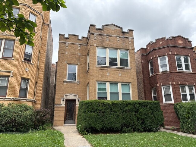 property at 1406 N Austin Blvd