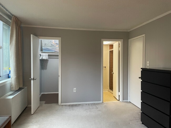 5353 Columbia Pike, Unit 312 in Arlington, VA - Building Photo - Building Photo