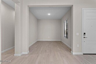 4815 E Village Dr in Scottsdale, AZ - Building Photo - Building Photo