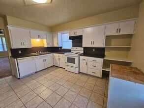 909 NW Bell Ave in Lawton, OK - Building Photo - Building Photo