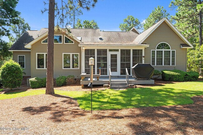 107 Ritter Dr in Seven Lakes, NC - Building Photo - Building Photo