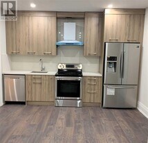 168 Fairview Rd W in Mississauga, ON - Building Photo