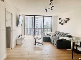 3301 N Country Club Dr in Miami, FL - Building Photo