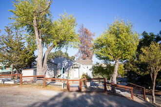 406 Oak St in Paso Robles, CA - Building Photo - Building Photo