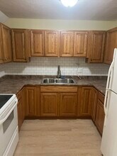 48 Hobart Ln, Unit E7 in Rockland, MA - Building Photo - Building Photo