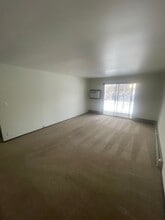 10500 W Fond Du Lac Ave. (12 Unit) in Milwaukee, WI - Building Photo - Building Photo