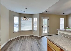 2121 Centergrove Rd in Kannapolis, NC - Foto de edificio - Building Photo