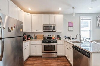 1305 W Barry Ave, Unit 1R in Chicago, IL - Building Photo - Building Photo