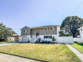 11 Marshall St in Massapequa, NY - Building Photo