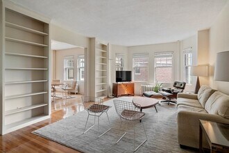 993 Memorial Dr in Cambridge, MA - Building Photo - Building Photo