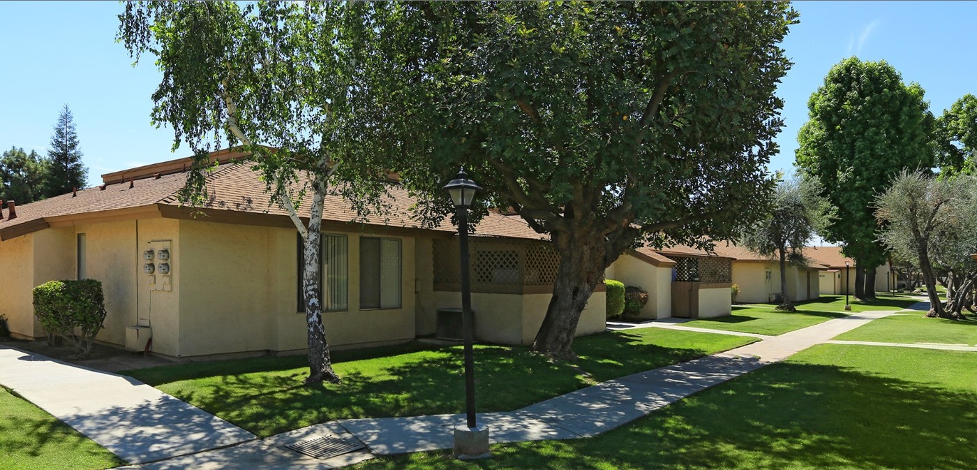 Belle Terrace in Bakersfield, CA - Foto de edificio