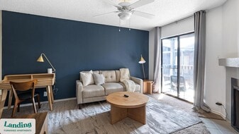 1071 Clayton Ln in Austin, TX - Building Photo