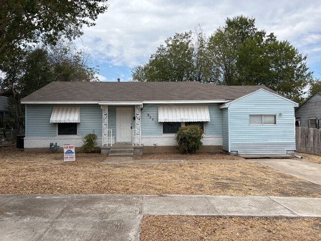 property at 905 Carlisle St