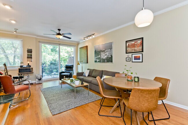 1827 W Oakdale Ave in Chicago, IL - Building Photo - Building Photo