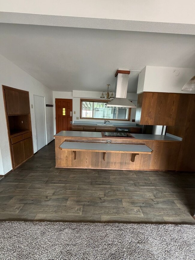 property at 1135 Laurel Ave