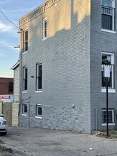 2300 Garrett Ave, Unit Efficiency in Baltimore, MD - Building Photo - Building Photo