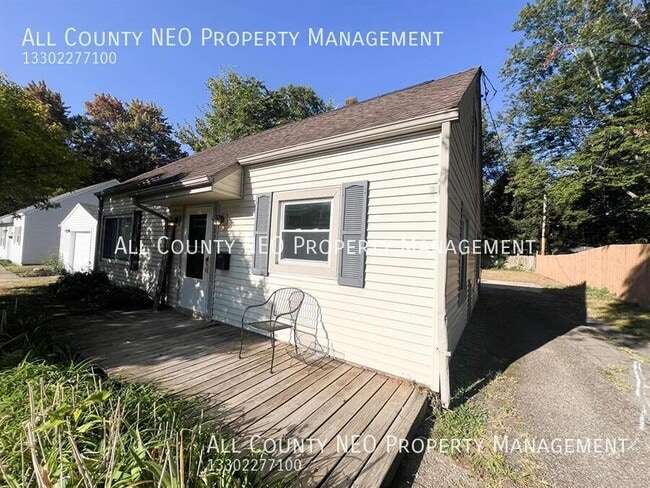 2290 Suncrest Dr in Cuyahoga Falls, OH - Building Photo - Building Photo