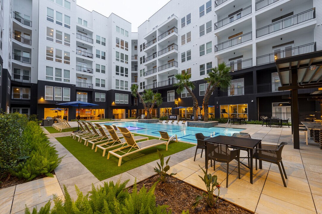 611 Shepherd in Houston, TX - Foto de edificio