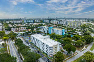 Hillcrest East 19 in Hollywood, FL - Building Photo - Building Photo