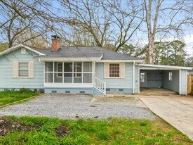 5026 Chamblee Tucker Rd in Tucker, GA - Building Photo